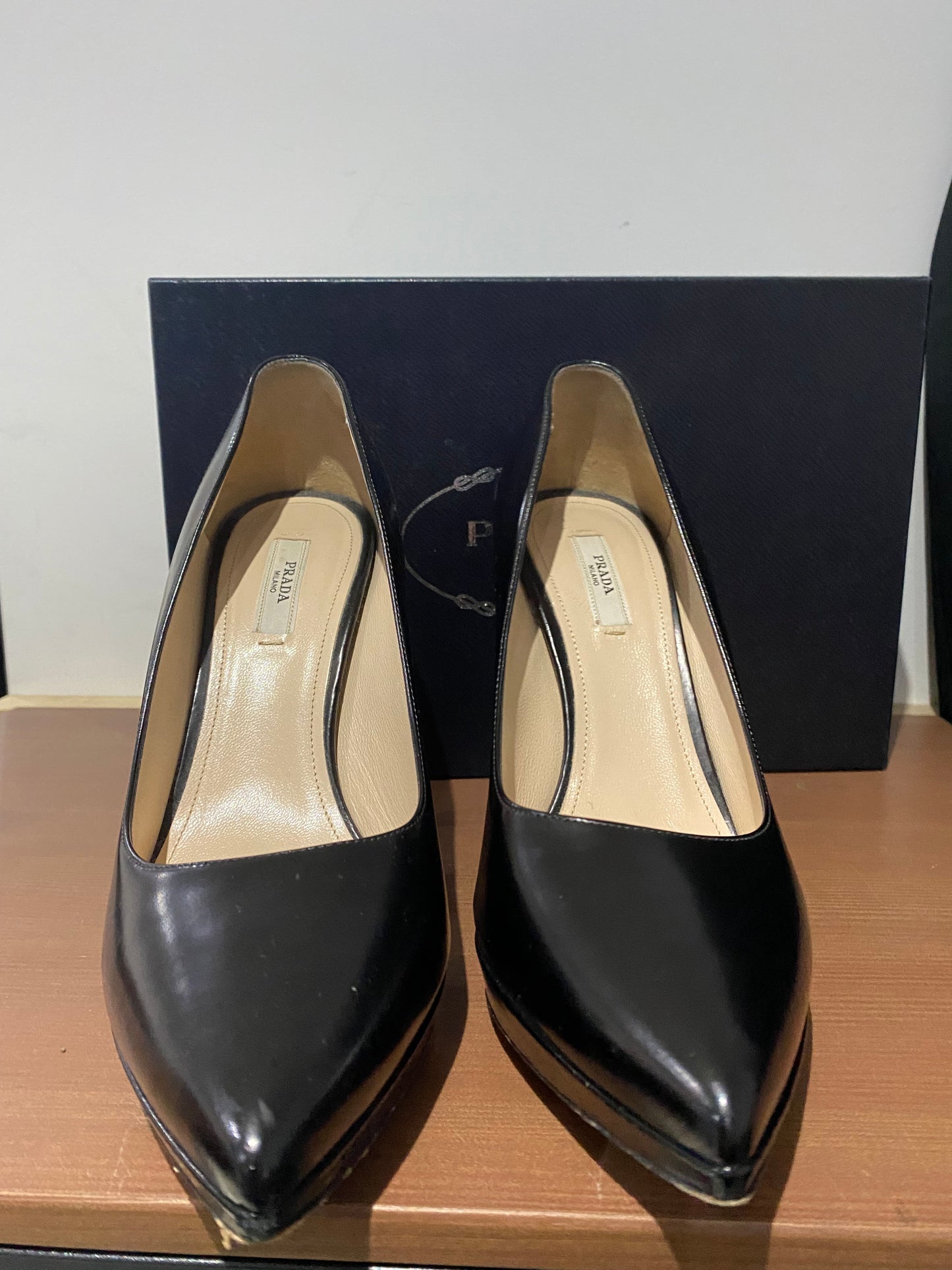 Prada Black Leather Court Shoes Size 7 with box