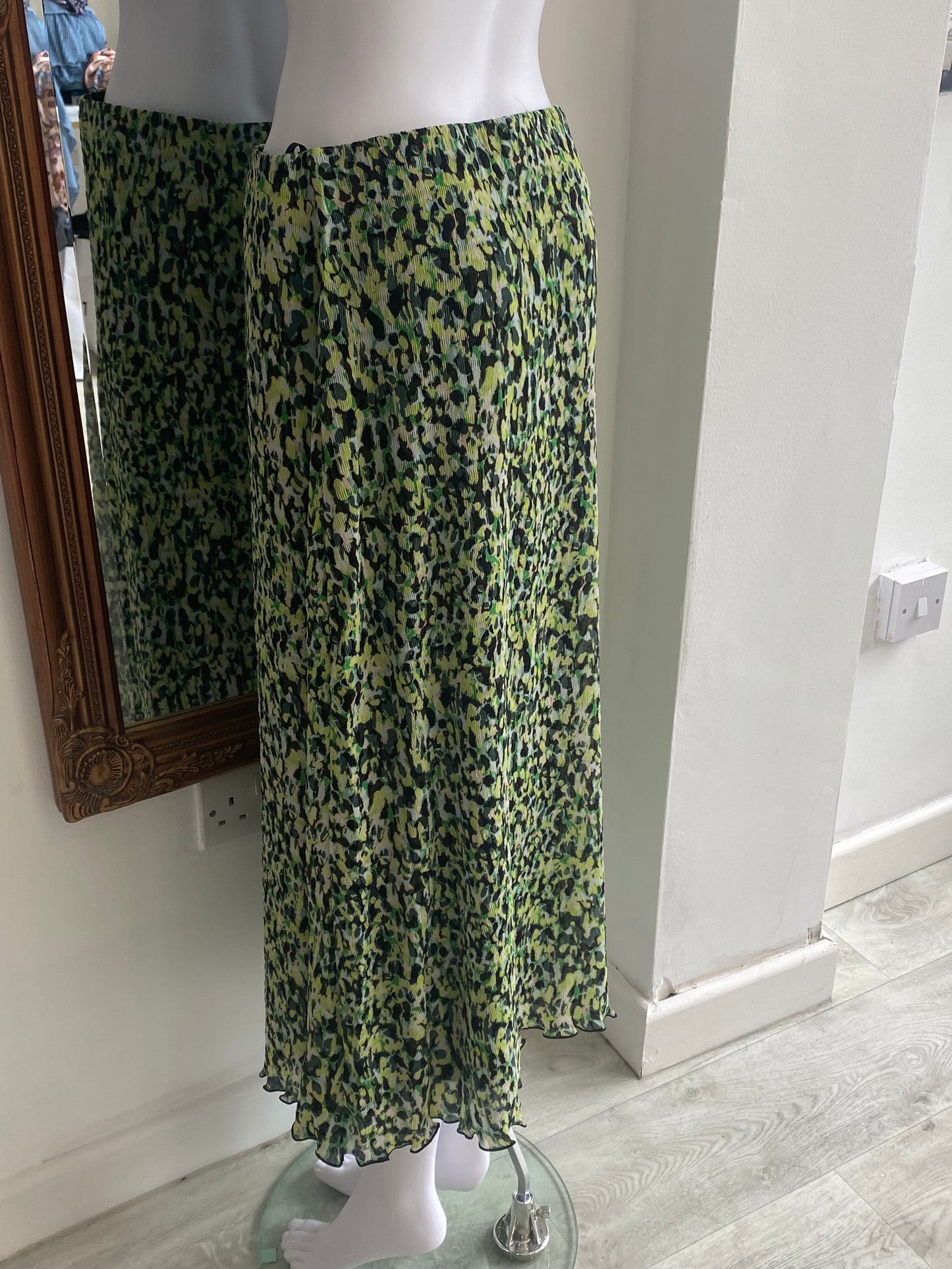 Oliver Bonas Green Patterned Midi Skirt Size 12