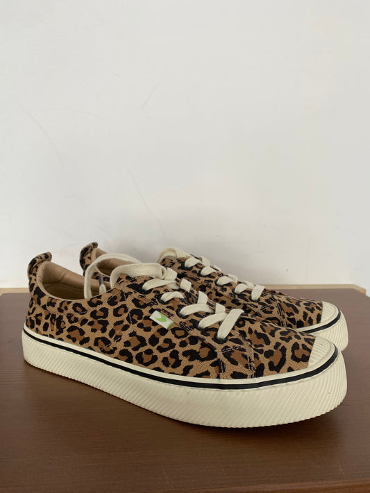 Cariuma Leopard Print Canvas Trainers Size 6.5