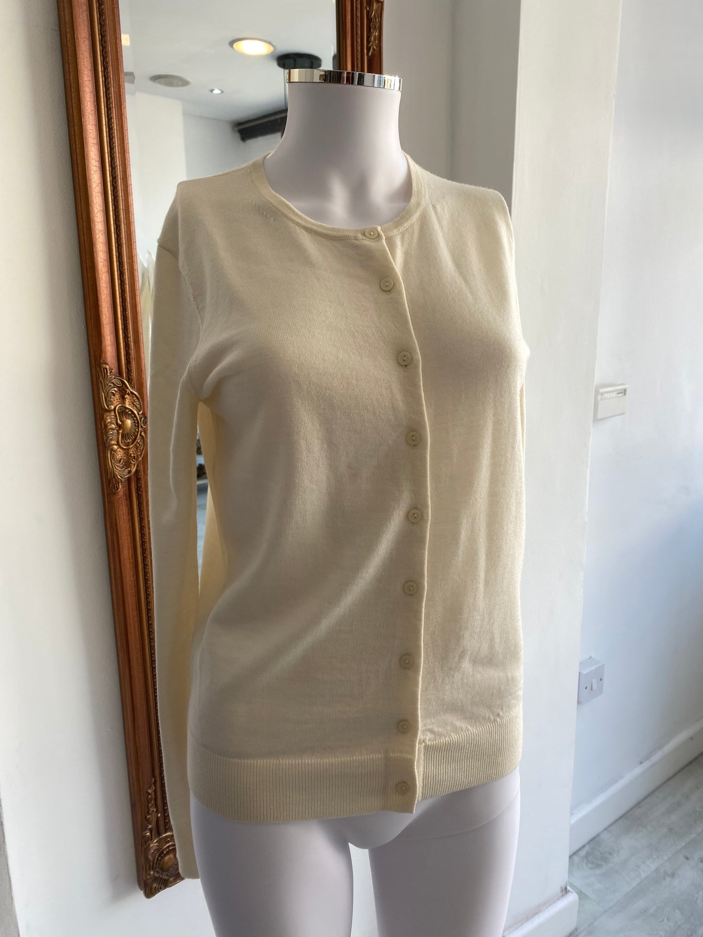 Uniqlo Cream Cardigan Size Small 8-10