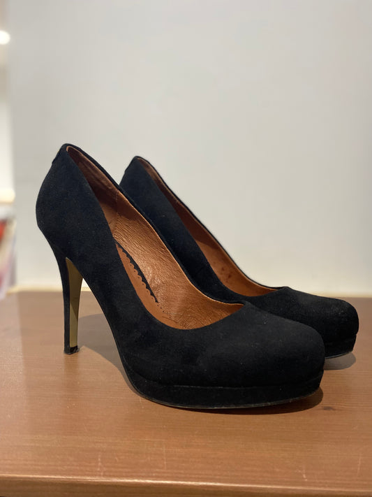 Moda in Pelle Black Suede Heels Size 6