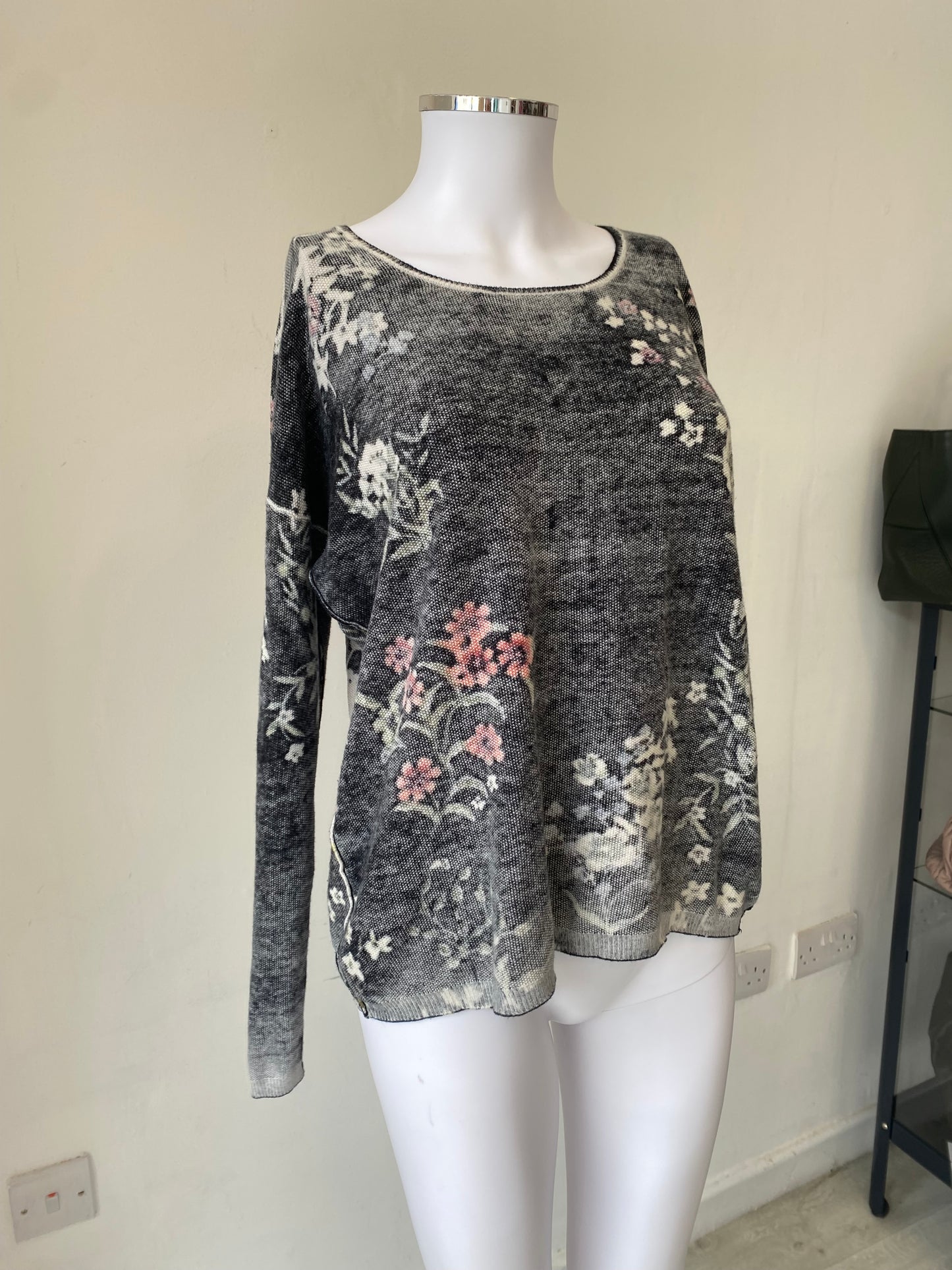 Oui Reverse Floral Print Jumper Size 14