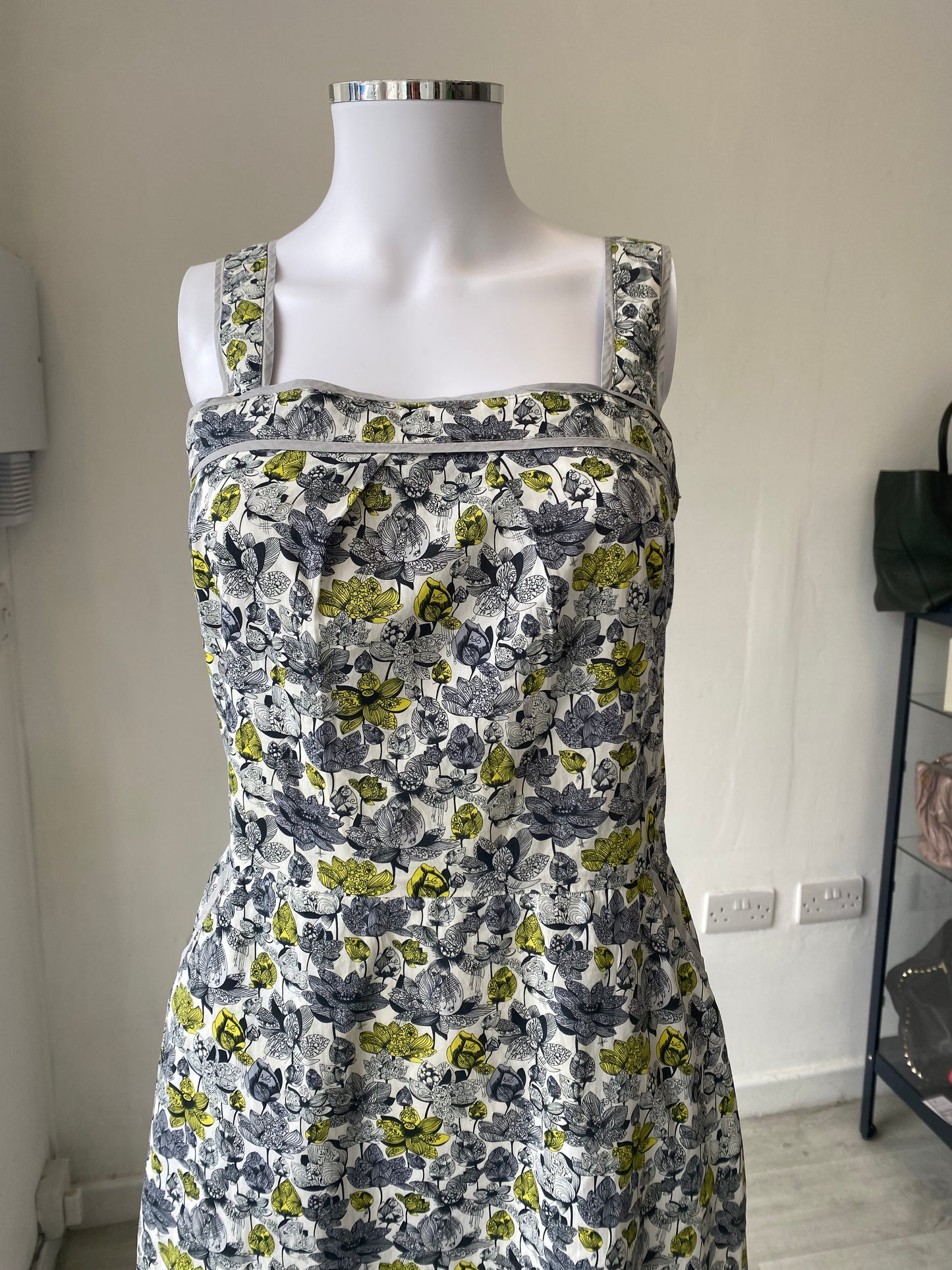 Allium B Liberty Floral Dress Size Small