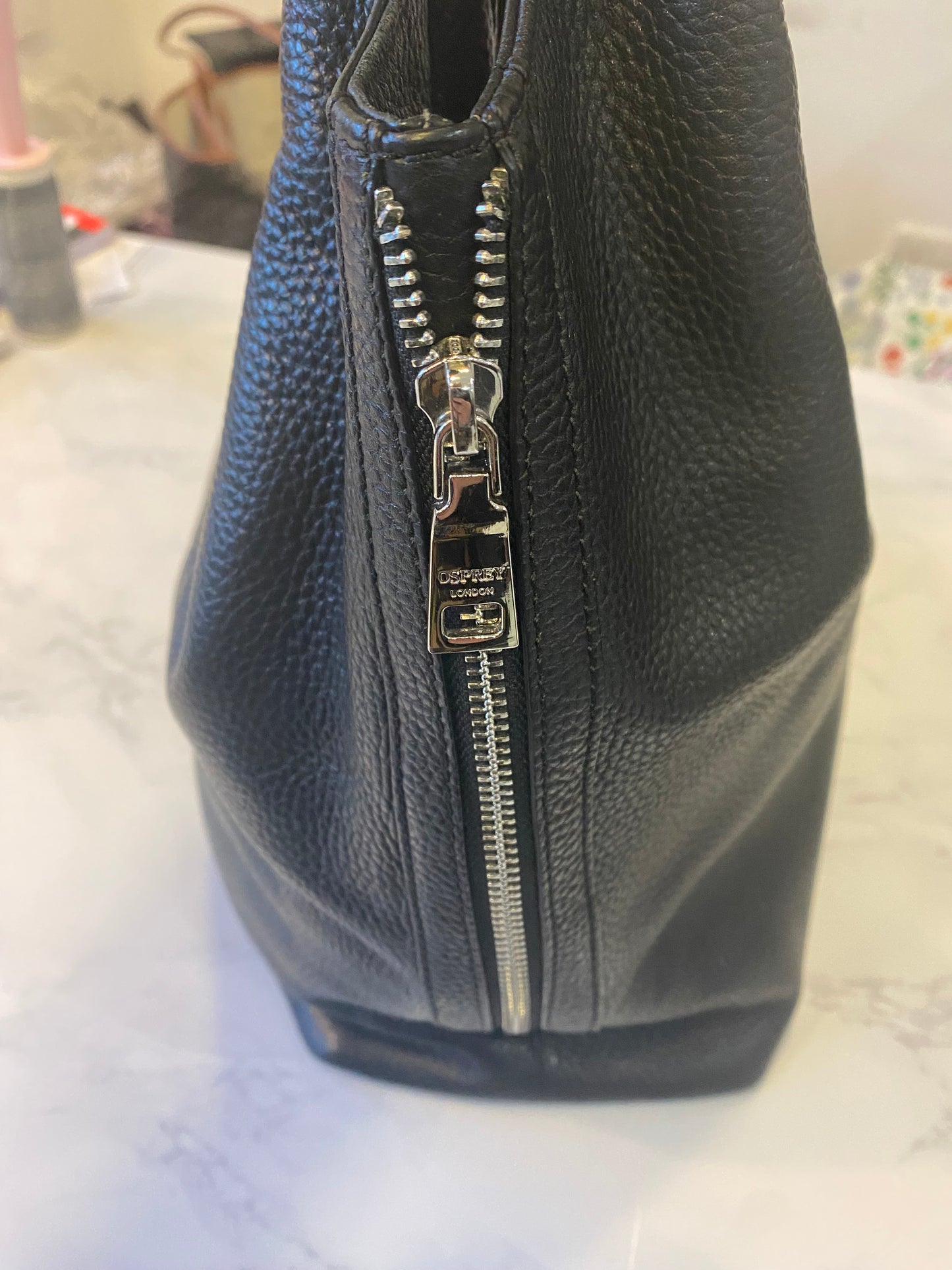 Osprey Black Leather Shoulder Handbag