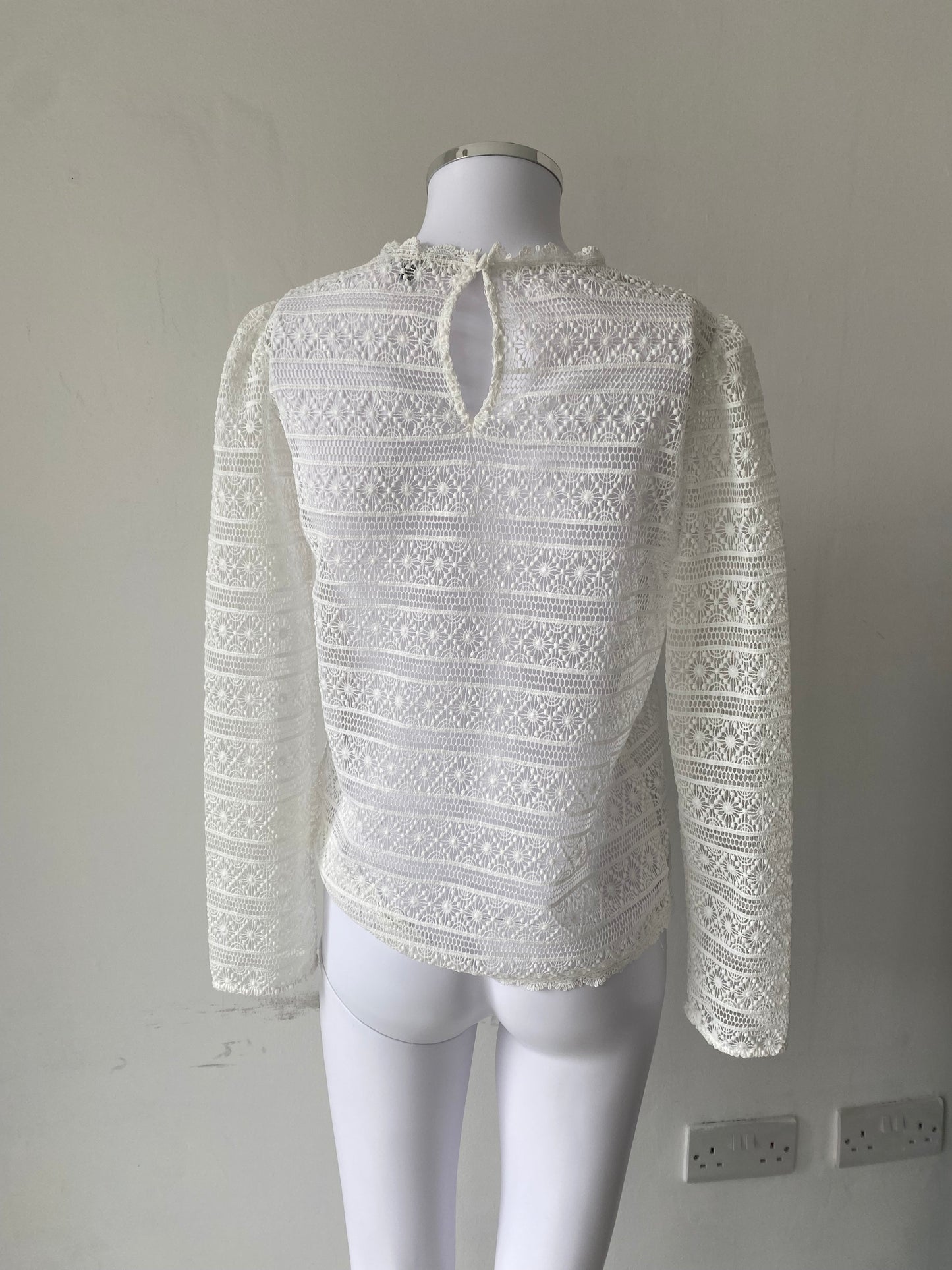 Oliver Bonas White Lace Top Size 6