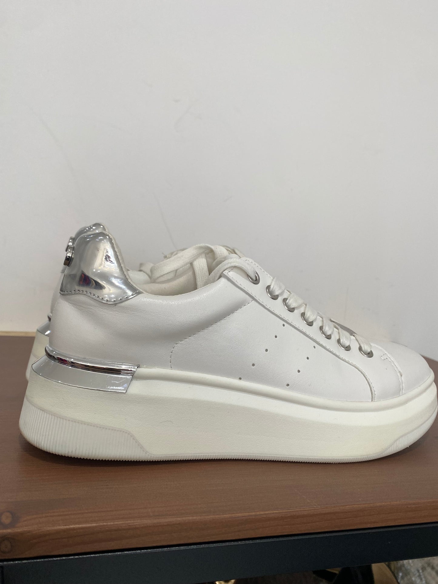 Steve Madden Glacial White Trainers with Box Size 6