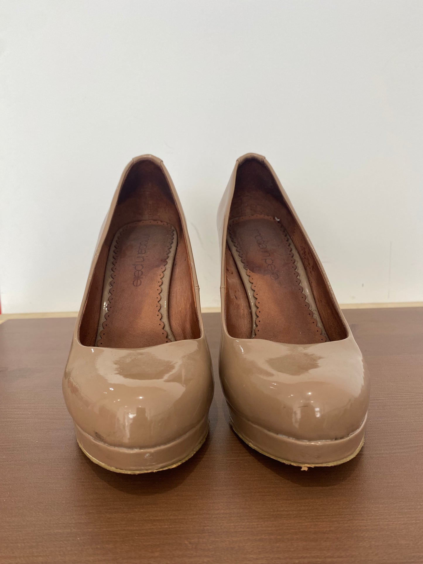Moda In Pelle Beige Patent Shoes Size 4