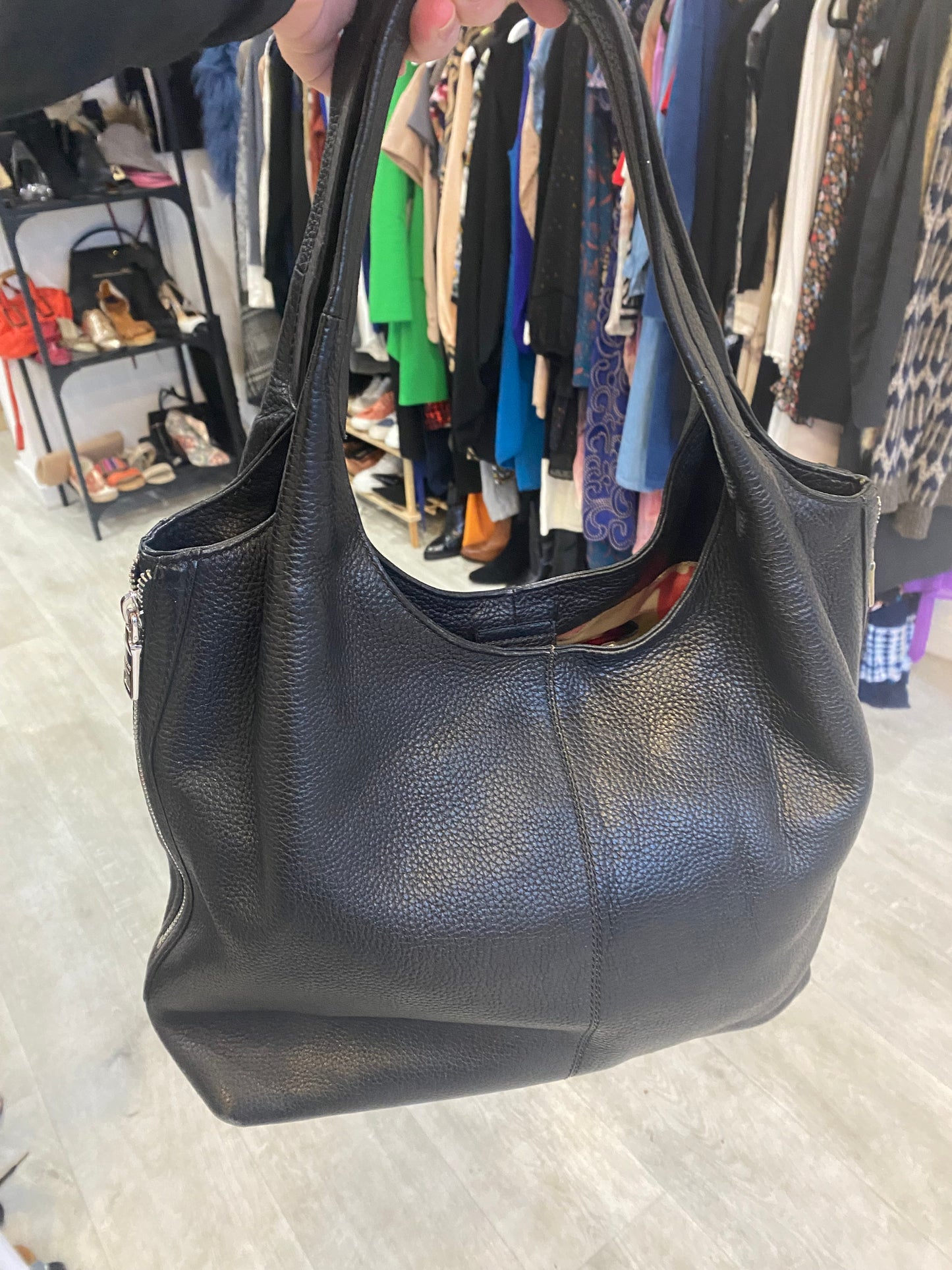 Osprey Black Leather Shoulder Handbag