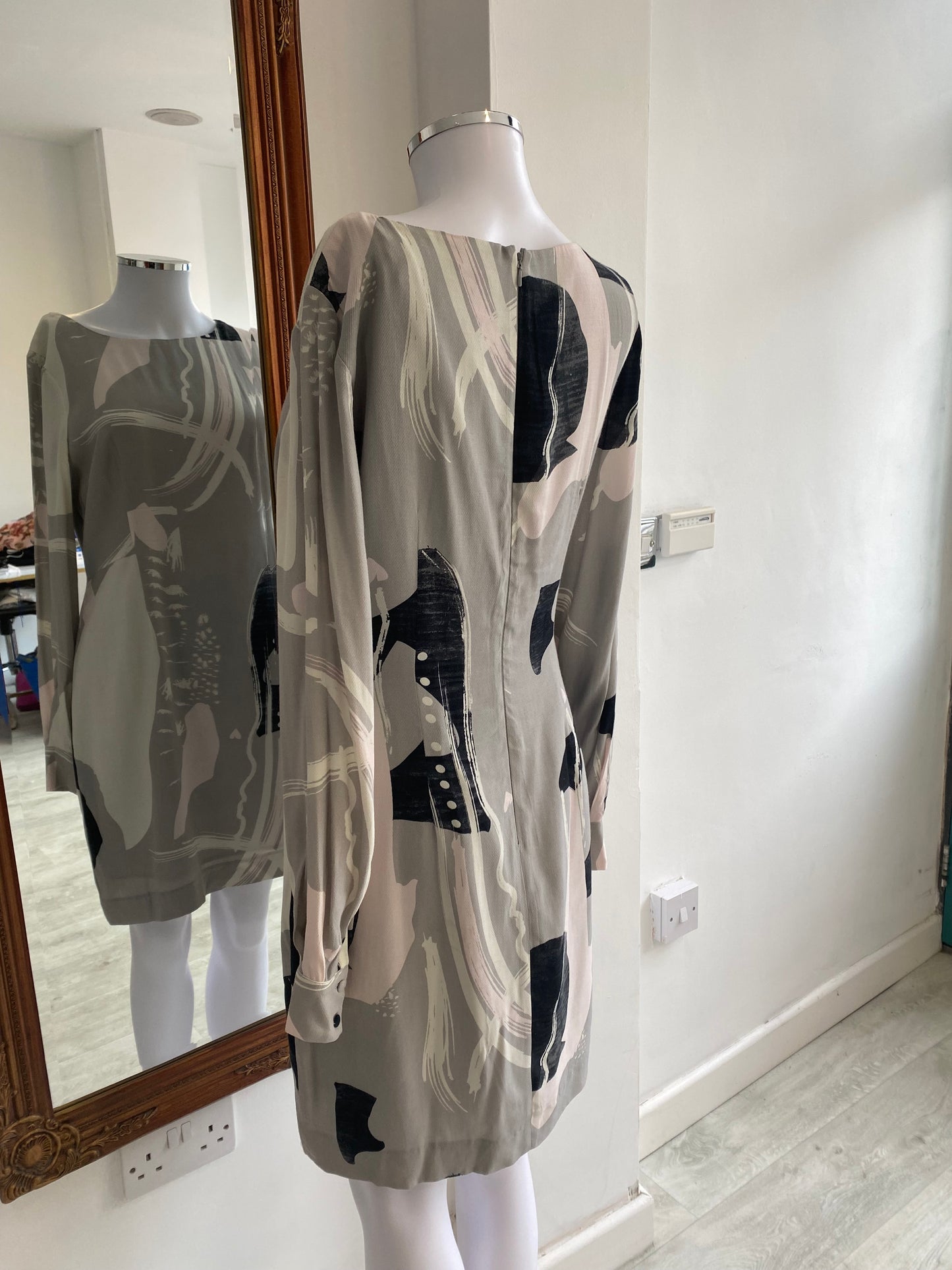 Oliver Bonas Grey Printed Dress Size 8