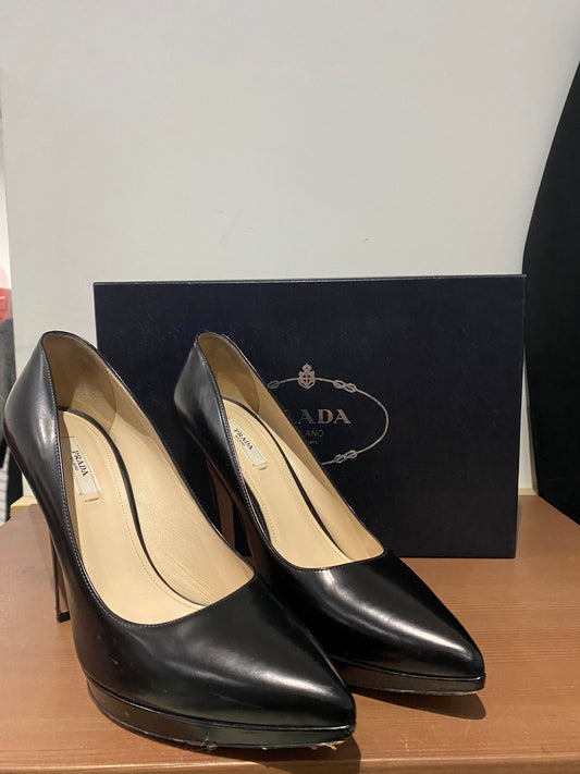 Prada Black Leather Court Shoes Size 7 with box