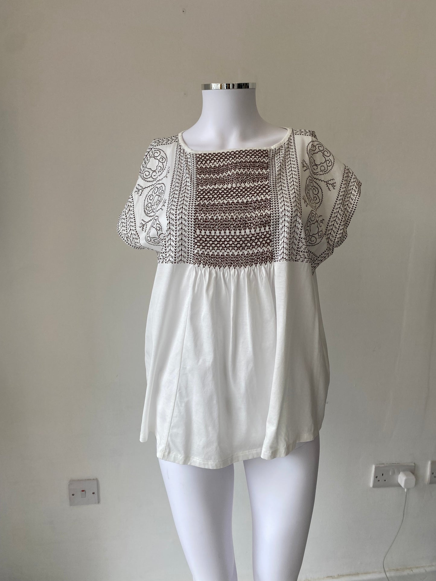 Weekend Max Mara Embroidered Top Size 10-12