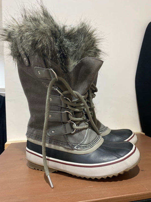 Sorel Grey Snow Boots Size 3