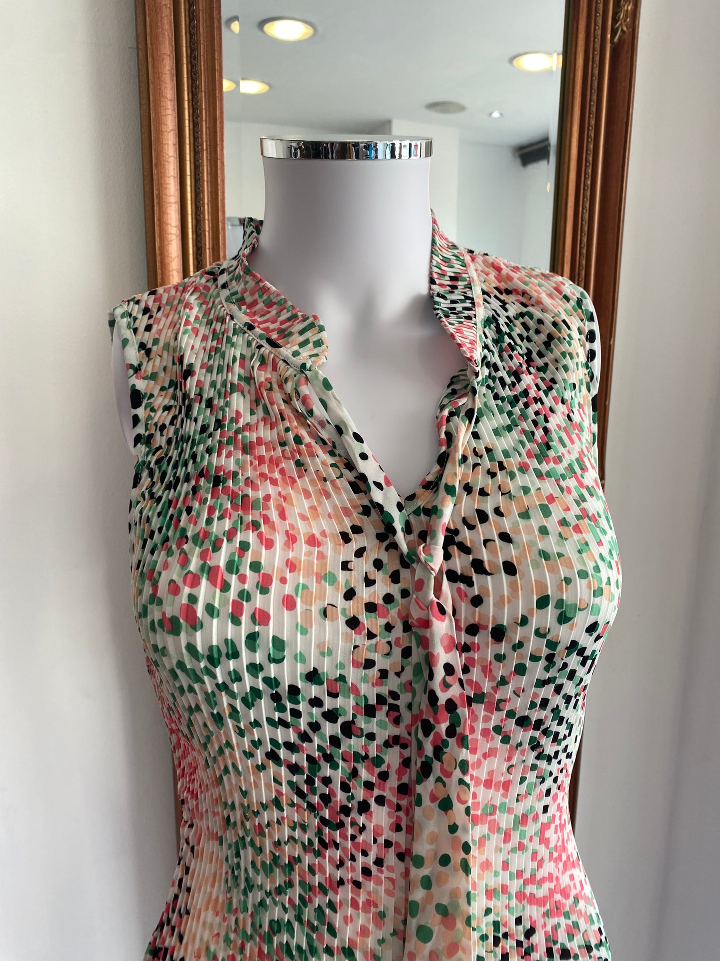 DKNY Patterned Pleated Top Size 6-8