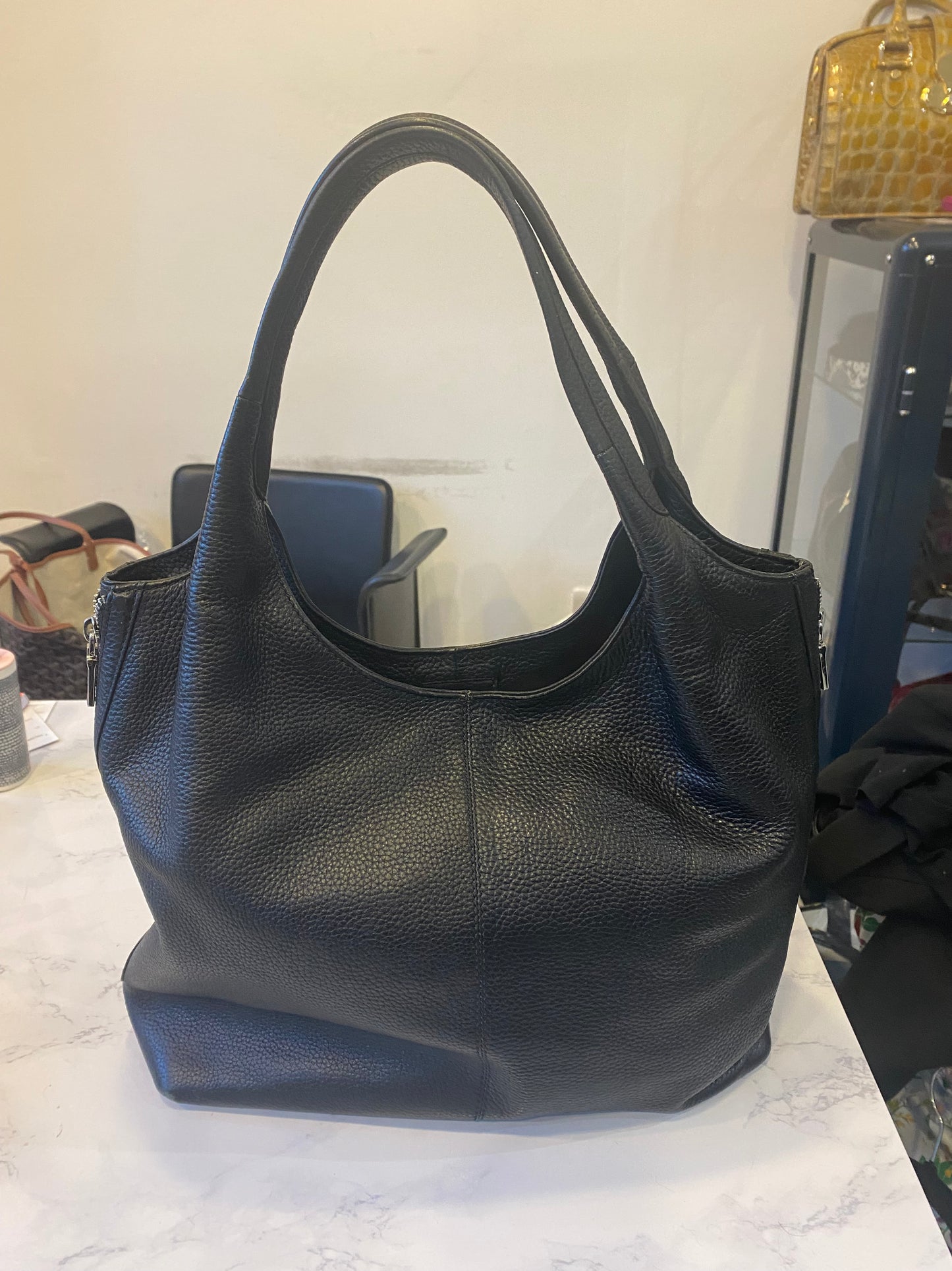 Osprey Black Leather Shoulder Handbag