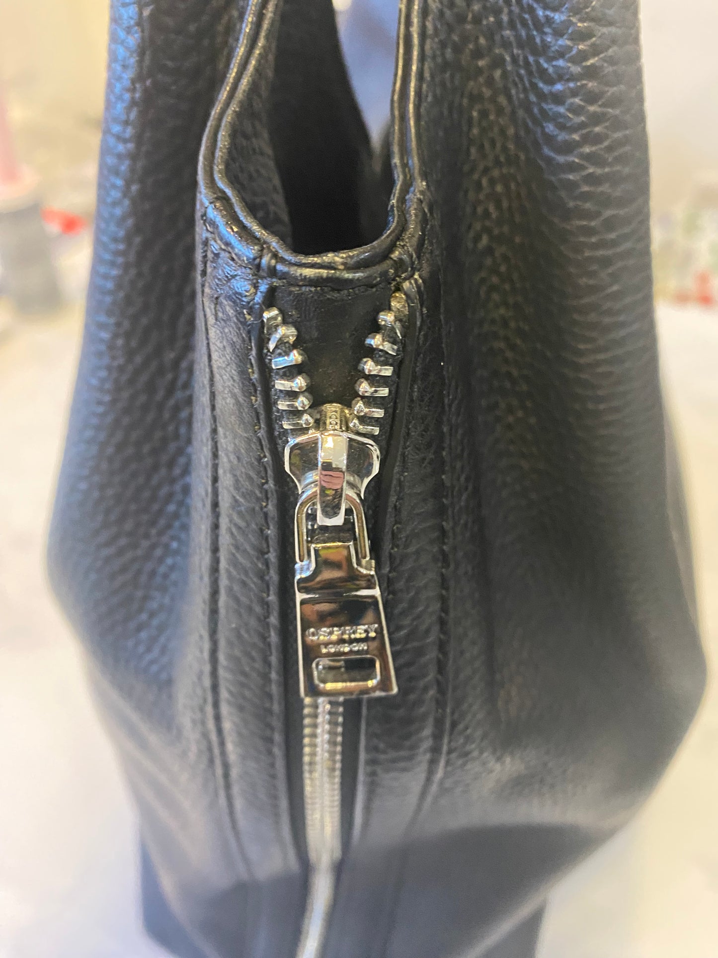 Osprey Black Leather Shoulder Handbag